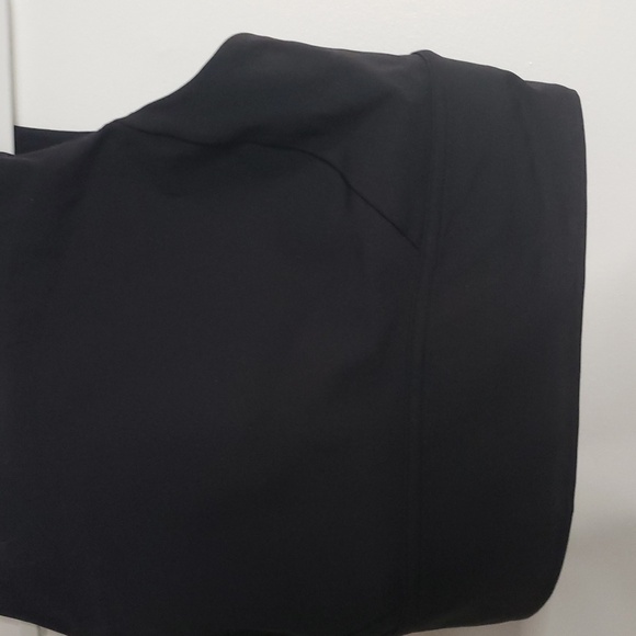 Black Sleeveless Crop Top - Picture 2 of 5